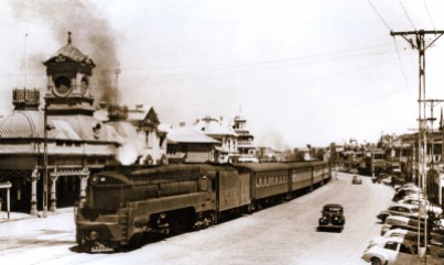 Steam loco in Ellen Street